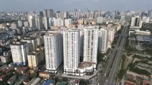 Giá chung cư Hà Nội vẫn neo cao dù mối quan tâm đã sụt giảm.