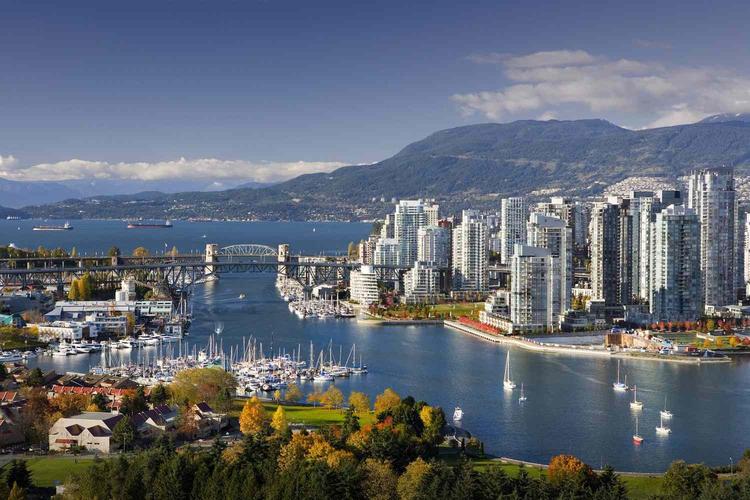 Vịnh Vancouver (Canada) là một trong những vịnh đẹp và kín gió, nơi tập trung các dự án BĐS cao cấp, khách sạn và khu dân cư hiện đại.